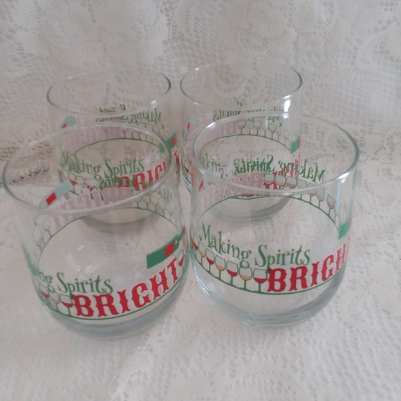 Set 4 Holiday Wine Glasses Making Spirits Bright - Picture 6 of 7